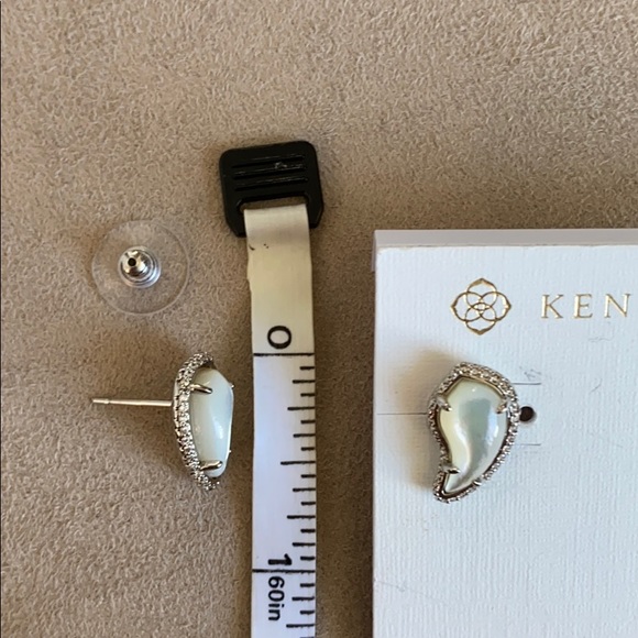 Kendra Scott Temple Stud Earrings - Picture 5 of 7